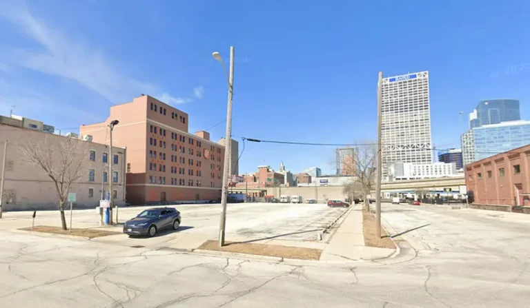 630 e Buffalo St Lot