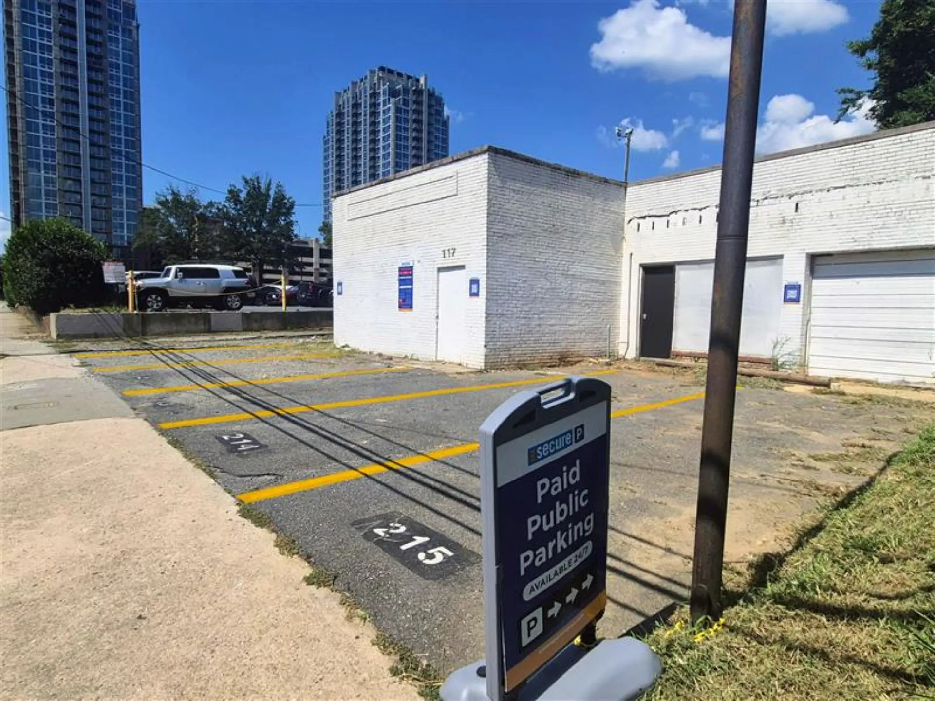 117 E 9th St Parking Lot in Charlotte, NC - Run by Secure Parking USA